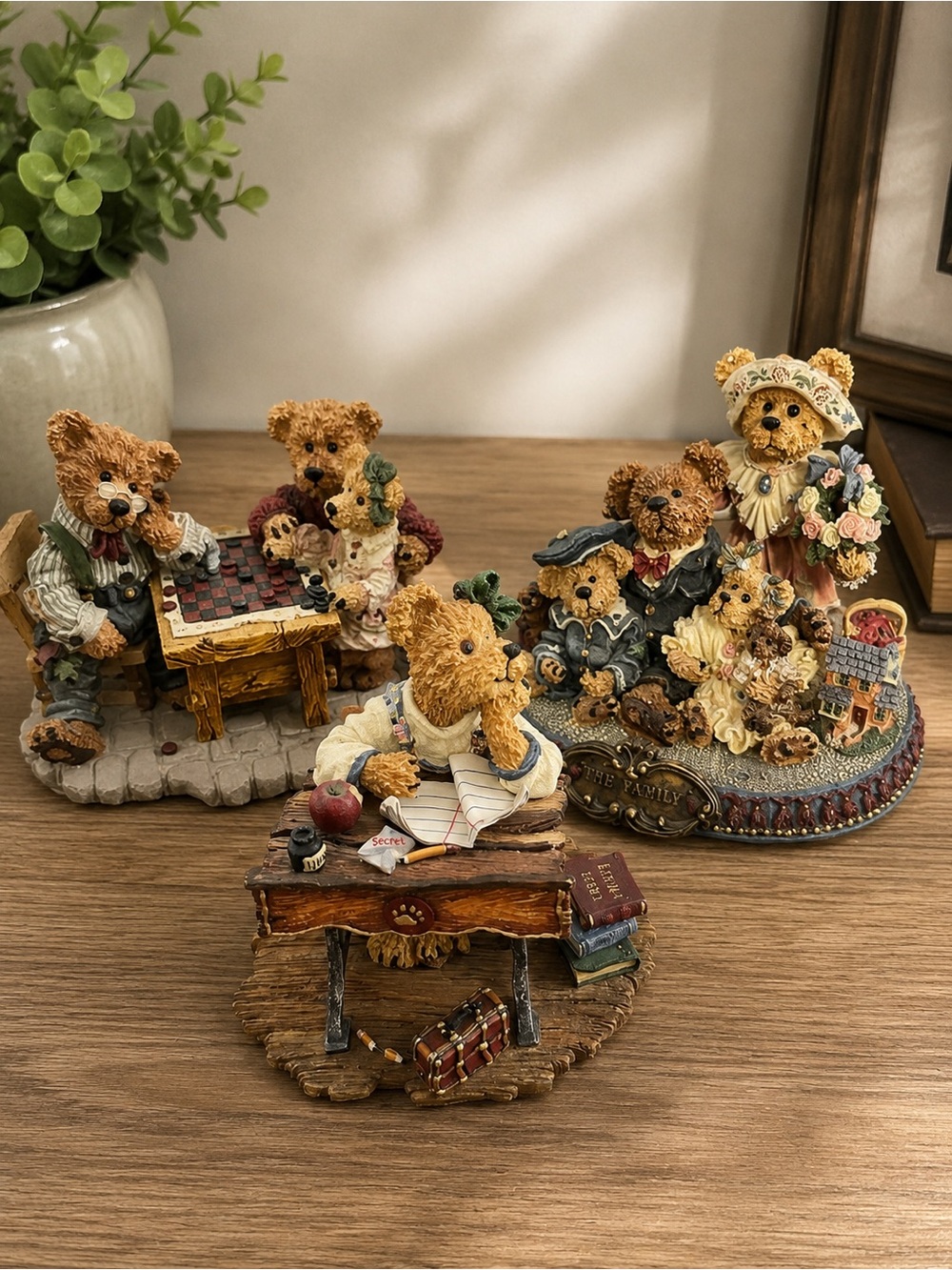 Boyds Bears Resin Figurine Lot of 3 Family School Checkers Collectibles